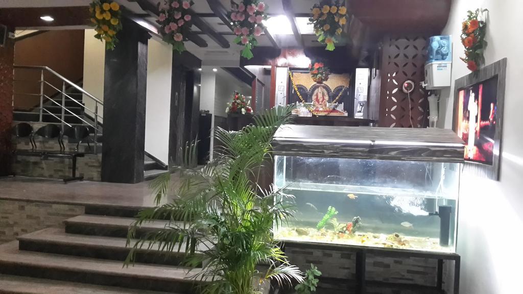 Hotel Sai Galaxy Inn Sirdi Kültér fotó