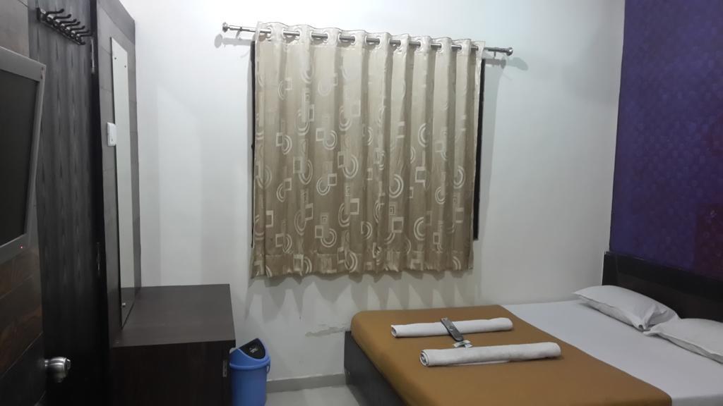 Hotel Sai Galaxy Inn Sirdi Kültér fotó