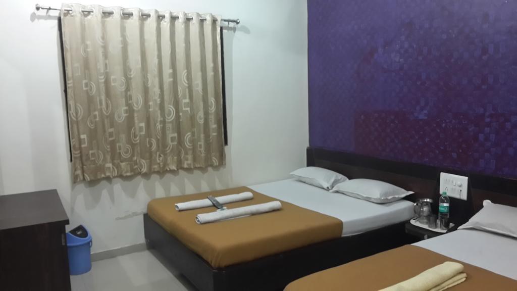 Hotel Sai Galaxy Inn Sirdi Kültér fotó