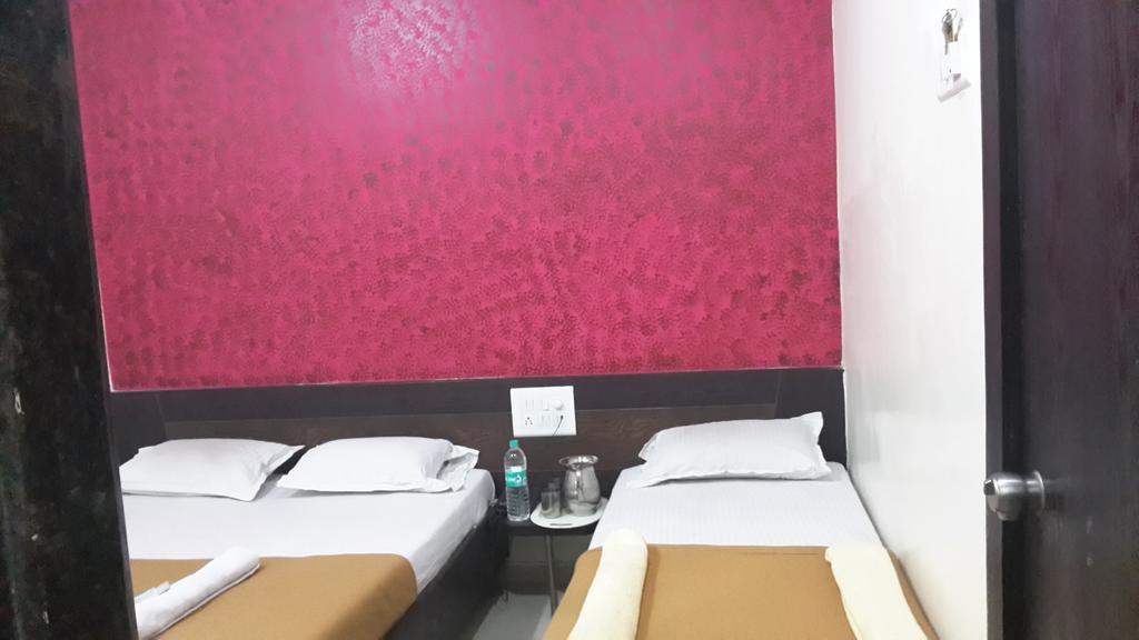 Hotel Sai Galaxy Inn Sirdi Kültér fotó