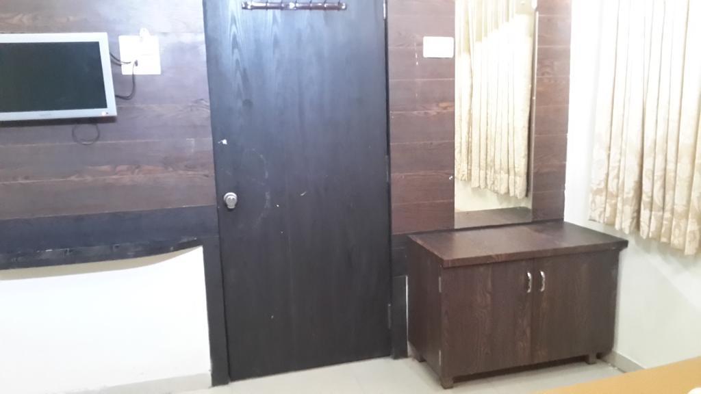 Hotel Sai Galaxy Inn Sirdi Kültér fotó