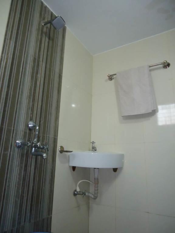 Hotel Sai Galaxy Inn Sirdi Szoba fotó