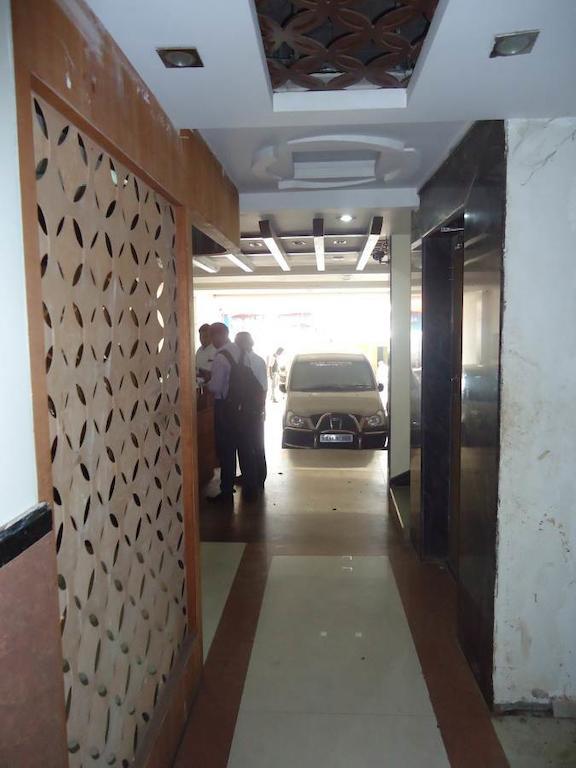 Hotel Sai Galaxy Inn Sirdi Kültér fotó