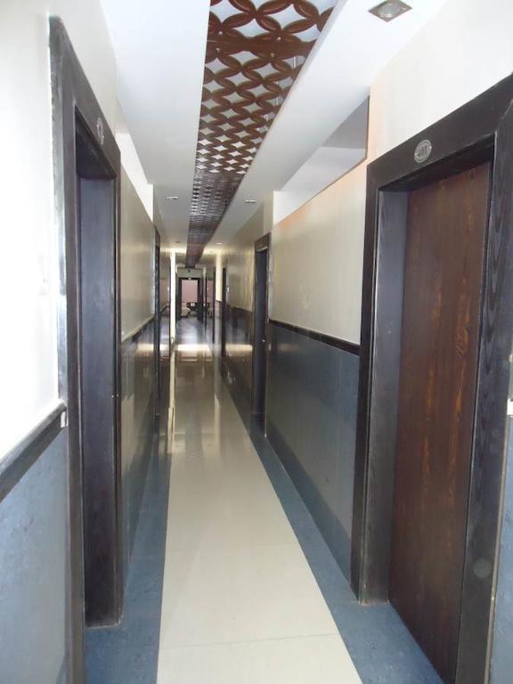 Hotel Sai Galaxy Inn Sirdi Kültér fotó