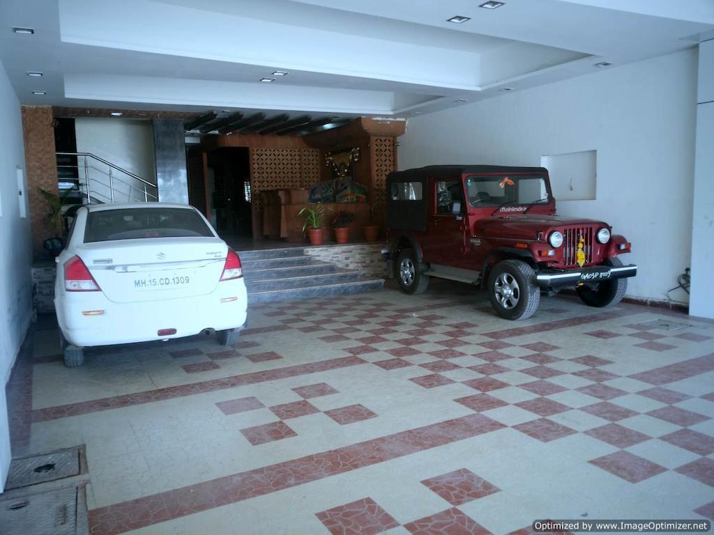 Hotel Sai Galaxy Inn Sirdi Kültér fotó