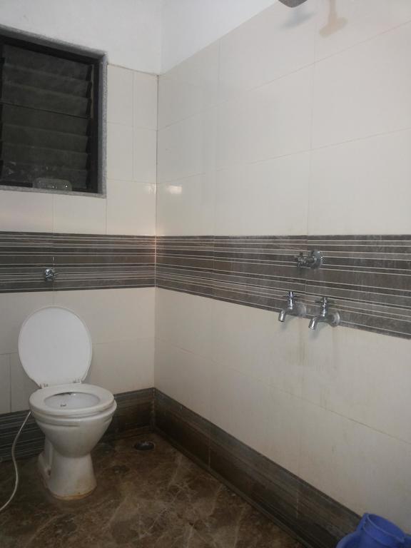 Hotel Sai Galaxy Inn Sirdi Szoba fotó