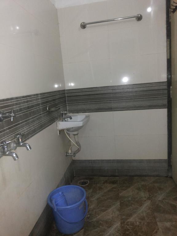 Hotel Sai Galaxy Inn Sirdi Szoba fotó