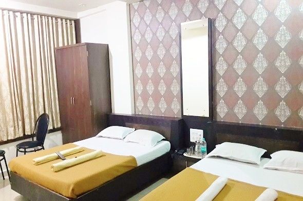 Hotel Sai Galaxy Inn Sirdi Kültér fotó