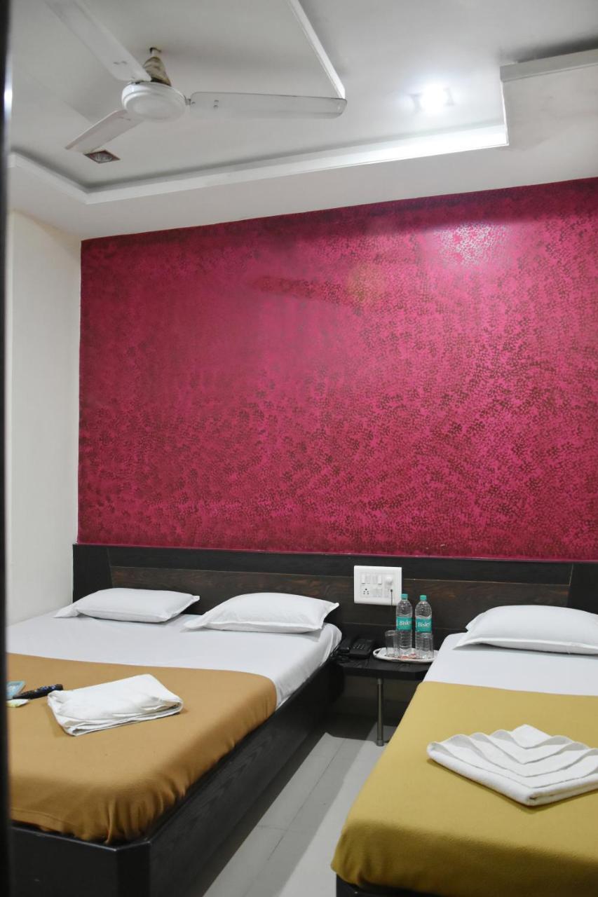 Hotel Sai Galaxy Inn Sirdi Kültér fotó