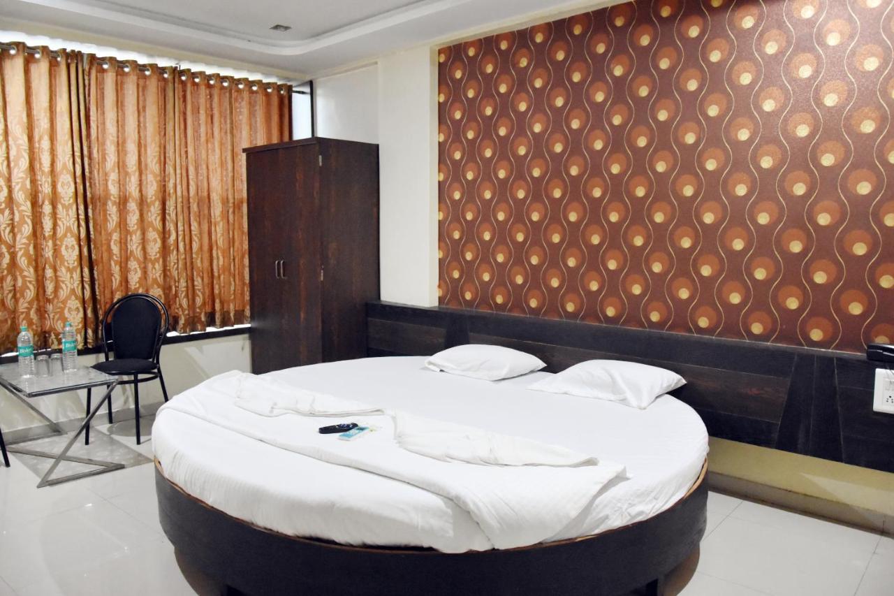 Hotel Sai Galaxy Inn Sirdi Kültér fotó