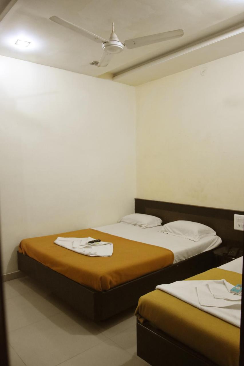 Hotel Sai Galaxy Inn Sirdi Kültér fotó
