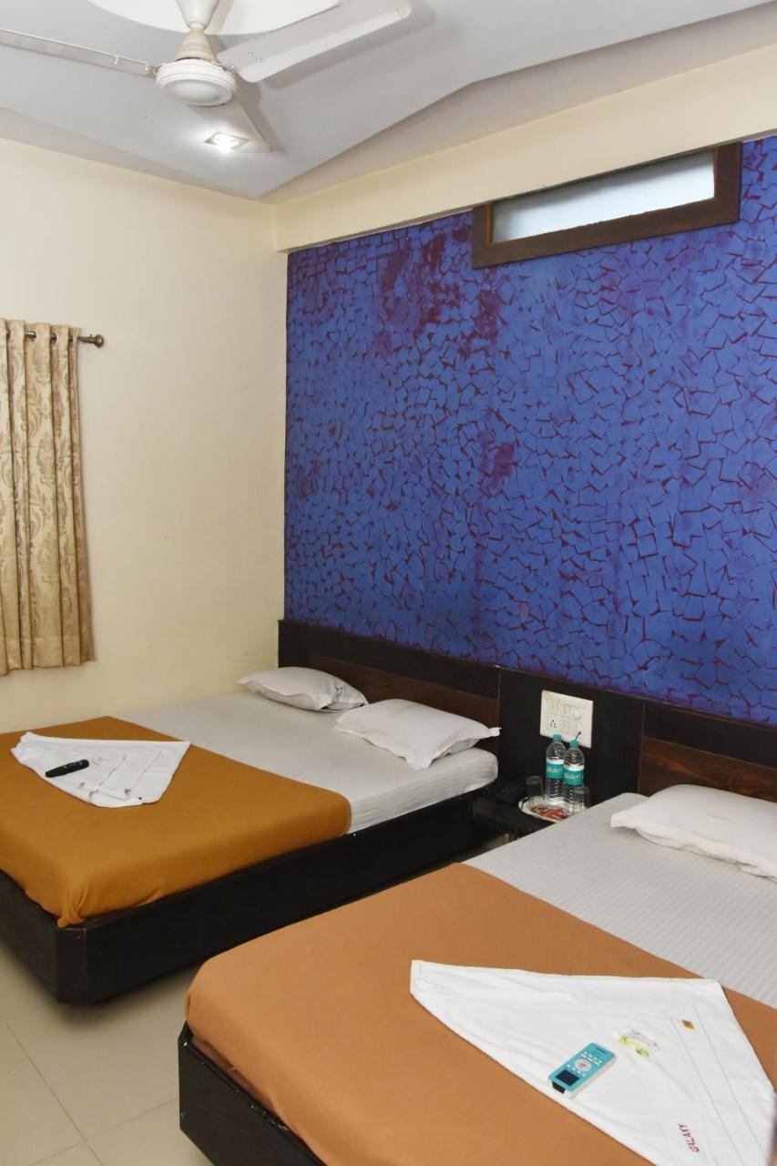 Hotel Sai Galaxy Inn Sirdi Kültér fotó